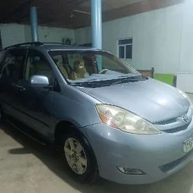 Toyota Sienna 2004
