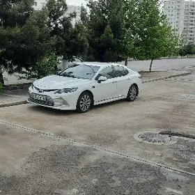 Toyota Camry 2021