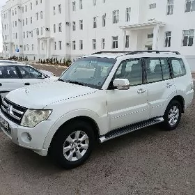 Mitsubishi Pajero 2010
