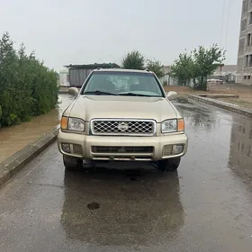 Nissan Pathfinder 2000