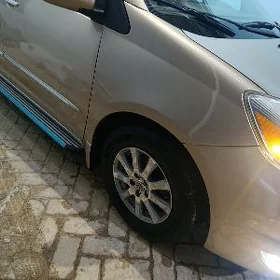 Toyota Sienna 2004