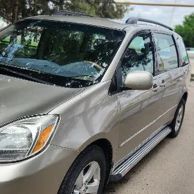 Toyota Sienna 2004