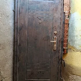 Железная дверь