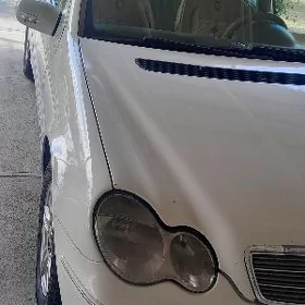 Mercedes-Benz C-Class 2004