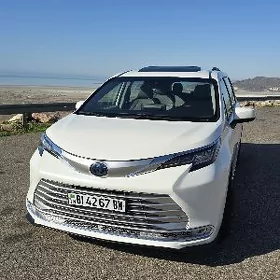 Toyota Sienna 2022