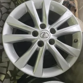 Leksus ES 350