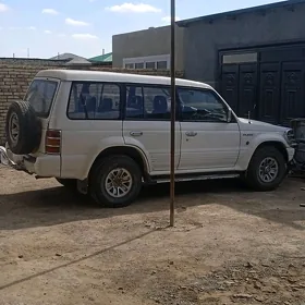 Mitsubishi Pajero 1993