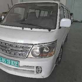Toyota Hiace 2014