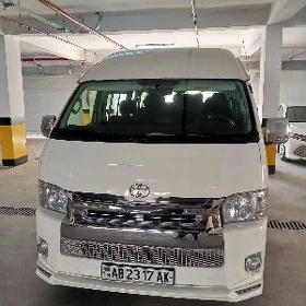 Toyota Hiace 2012