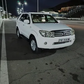 Toyota Fortuner 2010