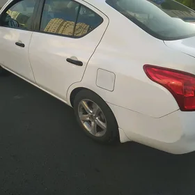 Nissan Versa 2013