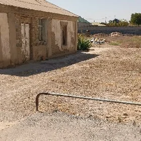 Ýeriň ýarysy satlýar Eýesinden
