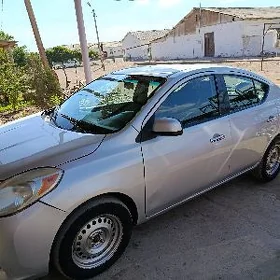Nissan Versa 2012