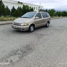 Toyota Sienna 2002