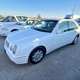 Mercedes-Benz E320 2001