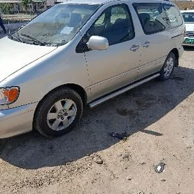 Toyota Sienna 2003