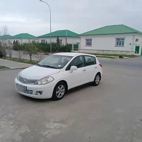 Nissan Versa 2011