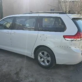 Toyota Sienna 2012