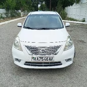 Nissan Versa 2012
