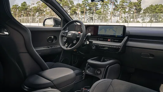 Hyundai mehanikany küýseýän elektromobil sürüjileri üçin geçiriş gutusyny ornaşdyrar