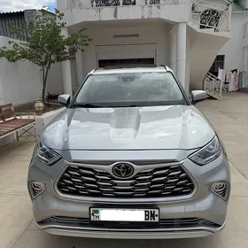 Toyota Highlander 2021