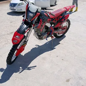 Yamaha Artistic 2023