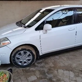 Nissan Versa 2011