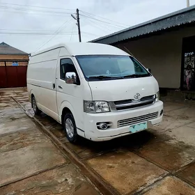 Toyota Hiace 2009