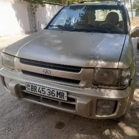 Infiniti QX4 1998