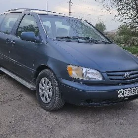 Toyota Sienna 2003