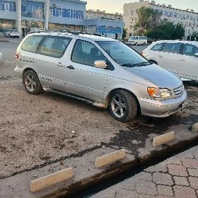 Toyota Sienna 2001