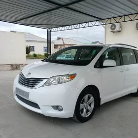 Toyota Sienna 2011