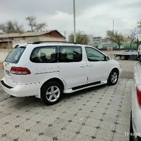 Toyota Sienna 1999