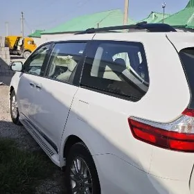 Toyota Sienna 2019