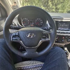 Водитель на своём автомобиле