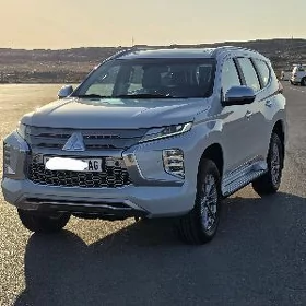 Mitsubishi Pajero 2020