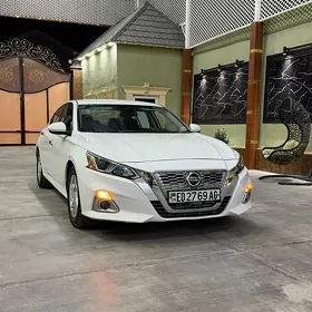 Nissan Altima 2022