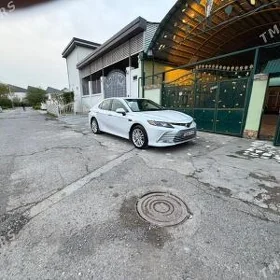 Toyota Camry 2021
