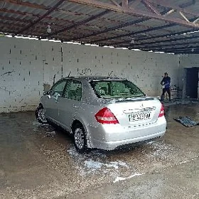 Nissan Tiida 2005