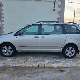 Toyota Sienna 2005