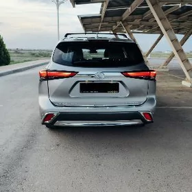 Toyota Highlander 2021