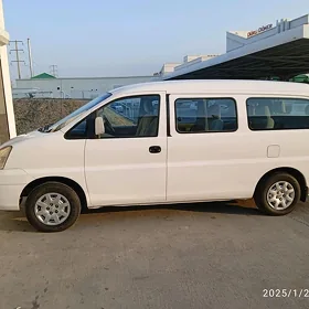 Hyundai H-1 2005