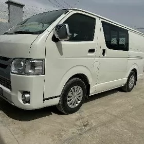 Toyota Hiace 2005