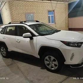 Toyota RAV4 2021