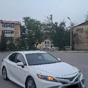 Toyota Camry 2021