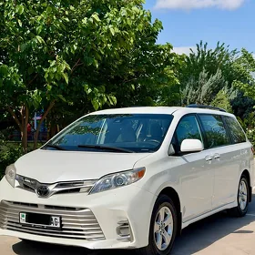 Toyota Sienna 2019