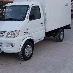 Toyota Hiace 2015