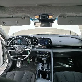 Hyundai Elantra 2022