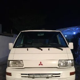 Toyota Hiace 2004