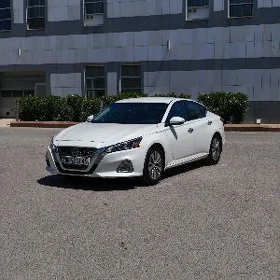 Nissan Altima 2021